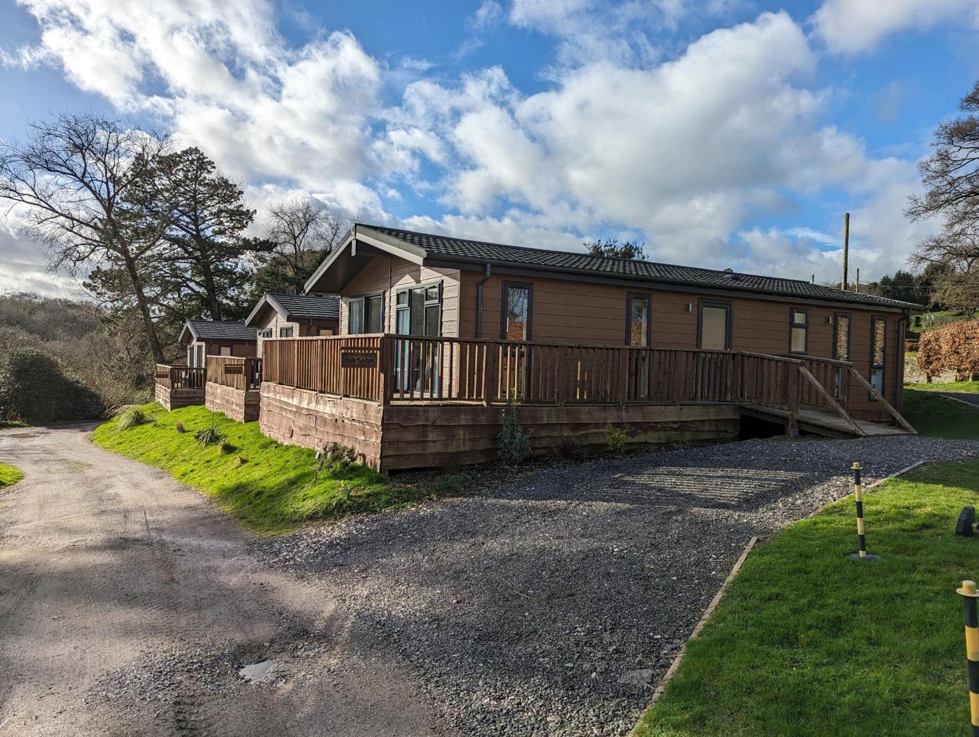 Great Trethew Hotel - Self Catering Lodges - Bar & Restaurant Liskeard Exterior photo