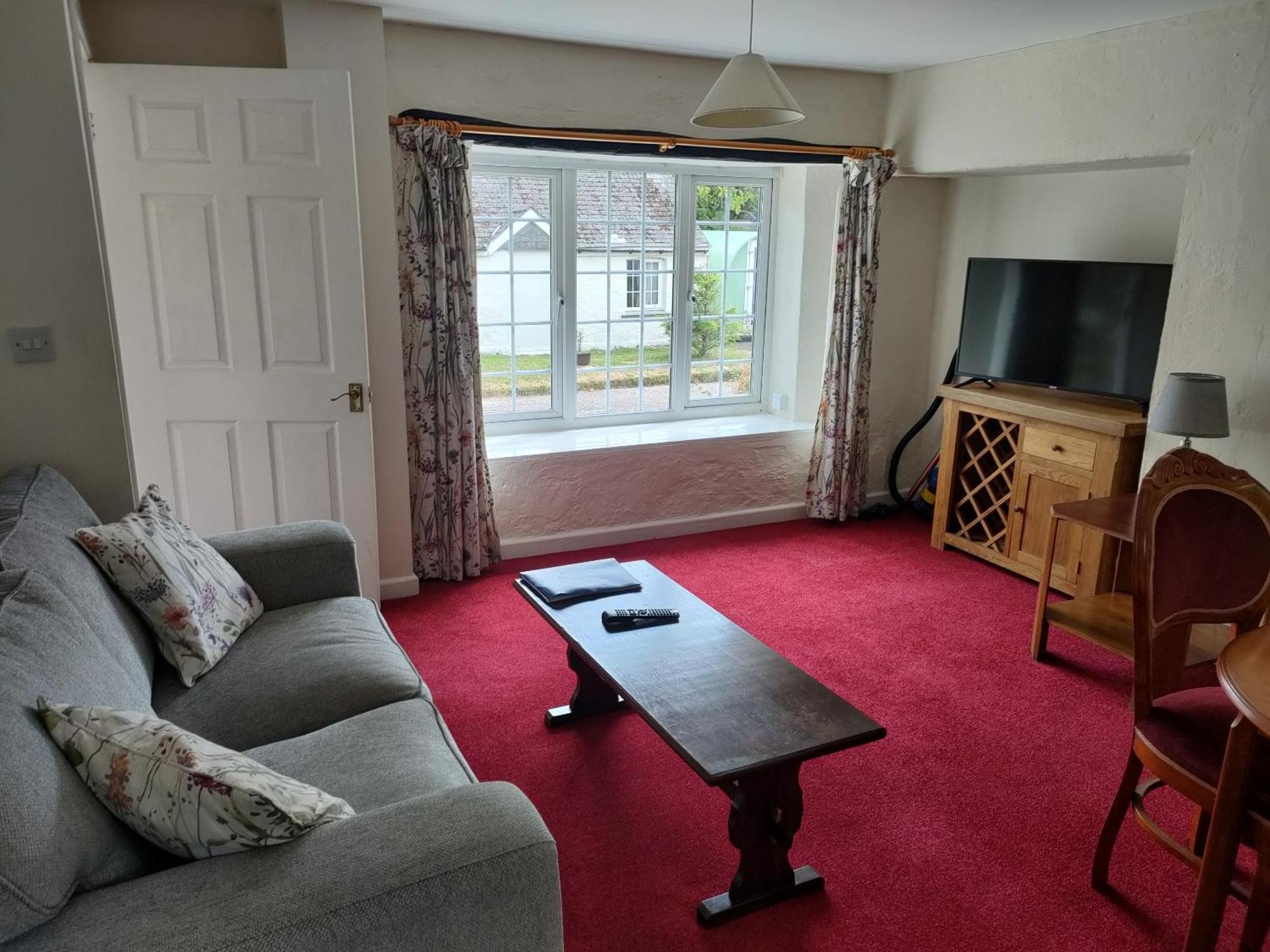 Great Trethew Hotel - Self Catering Lodges - Bar & Restaurant Liskeard Room photo