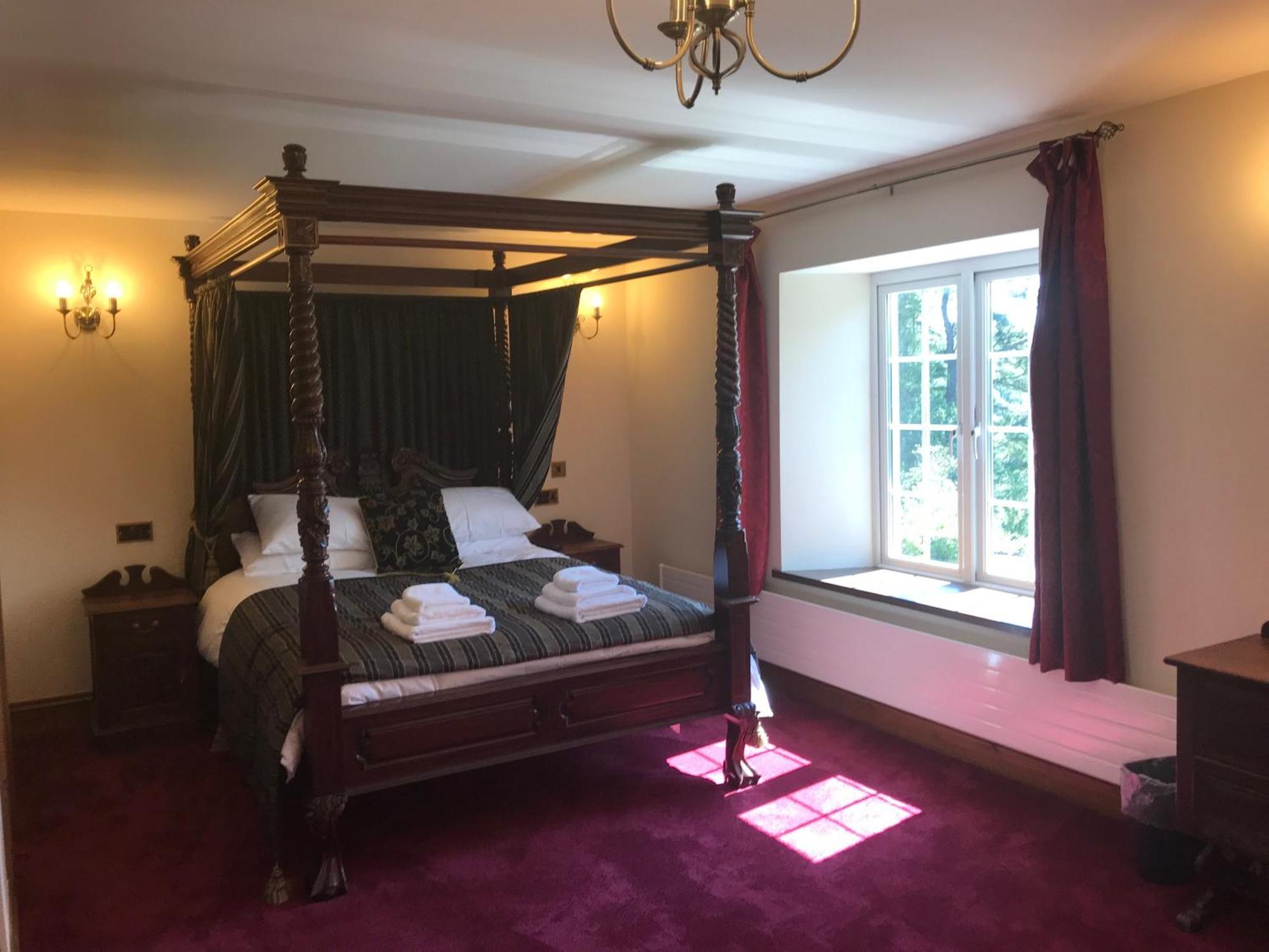 Great Trethew Hotel - Self Catering Lodges - Bar & Restaurant Liskeard Room photo