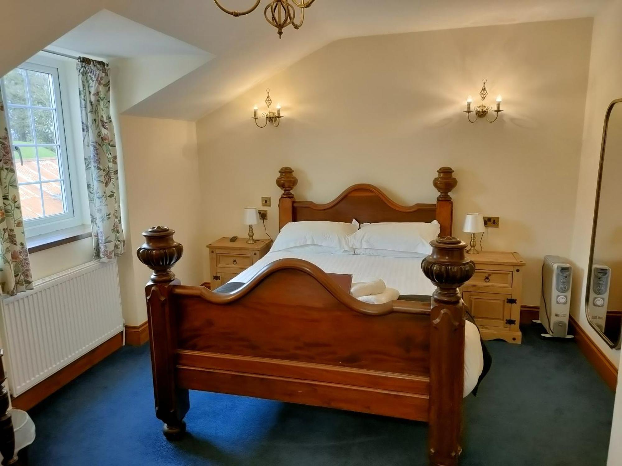 Great Trethew Hotel - Self Catering Lodges - Bar & Restaurant Liskeard Room photo